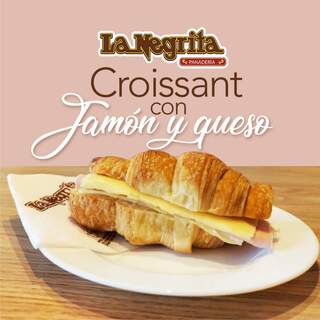 CROISSANT CON JAMON Y QUESO