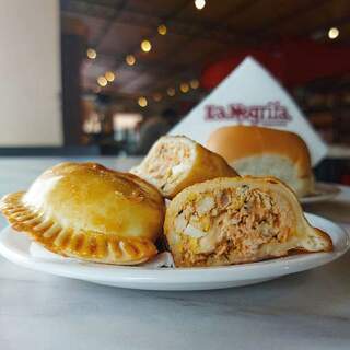 EMPANADA CLASICA DE POLLO